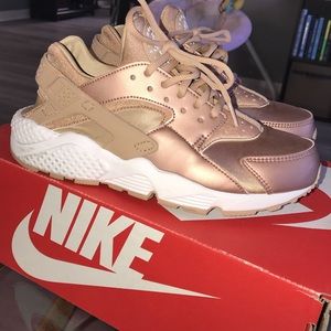 Nike Hurarche Rose Gold